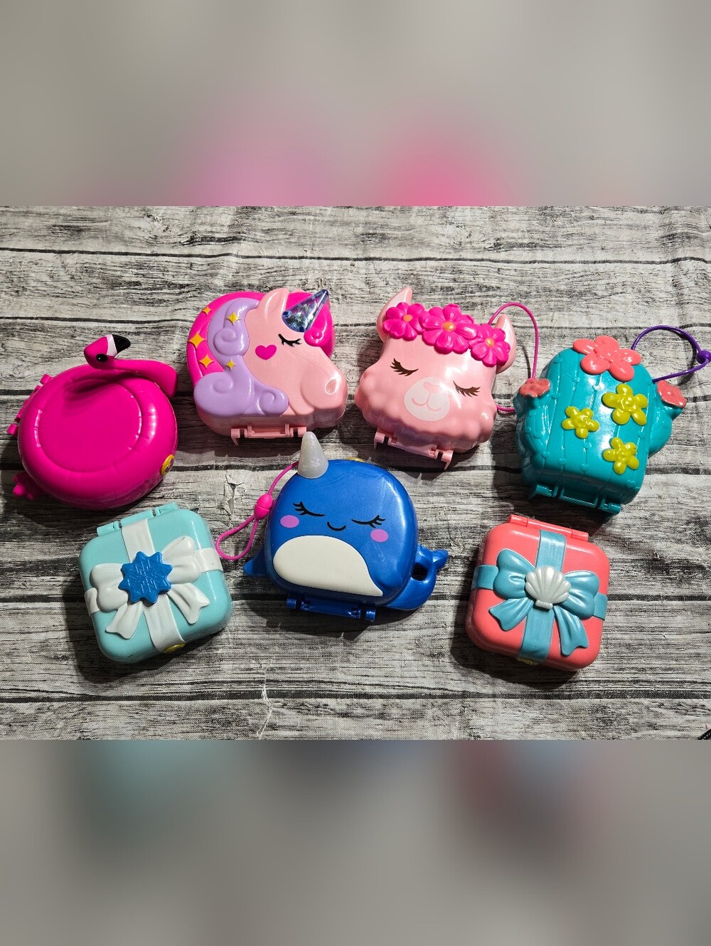 Lot of 7 Polly Pocket Compacts with some figures & accessories good condition so